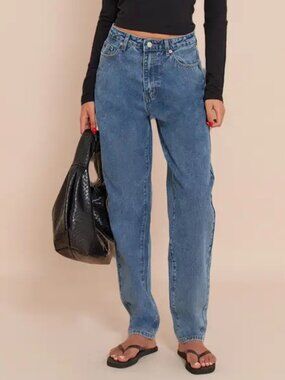 PrettyLittleThing Mid Blue Wash High Waist Mom Jeans, size US2, NWT